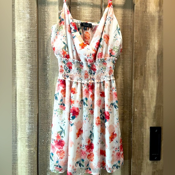 Dresses & Skirts - Small Floral Summer Dress